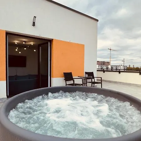 Skylark - Monaco Penthouse With Jacuzzi & Panoramic View Brasov